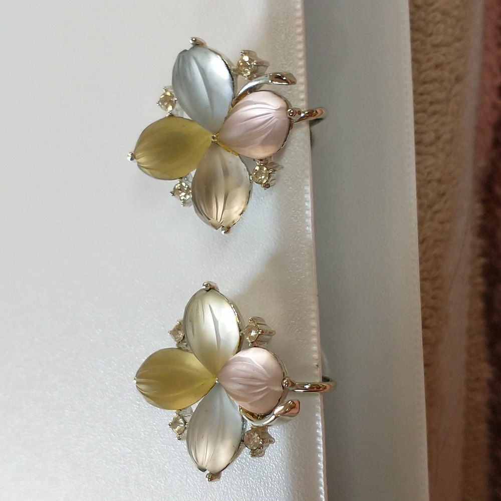Antique earrings - frosted stone clip on screw back.  (Lisner)